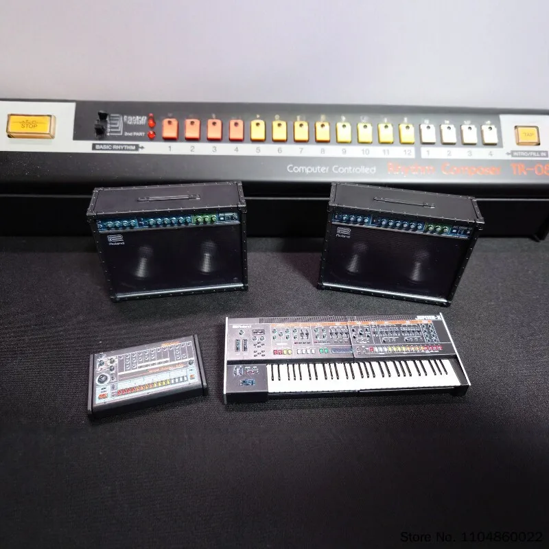 Фото Электрогитарный усилитель Bandai Roland Blues Cube бежевого цвета, портативный, для выступлений на сцене, студийных занятий, для музыкантов, коллекционный. №4