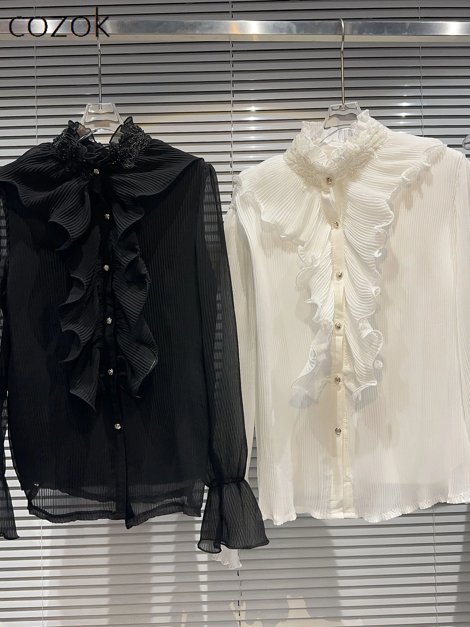 

Ladies Autumn Clothes New Fashion Ruffled Collar Shirt Sweet Flare Sleeve Striped Pleated Gauzy Shirt Elegant Women's Top