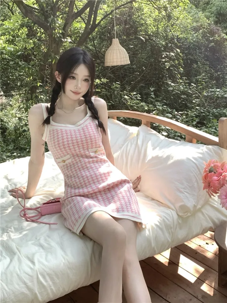 Женское трикотажное платье Korobov розовое ТРАПЕЦИЕВИДНОЕ ПЛАТЬЕ с запахом на