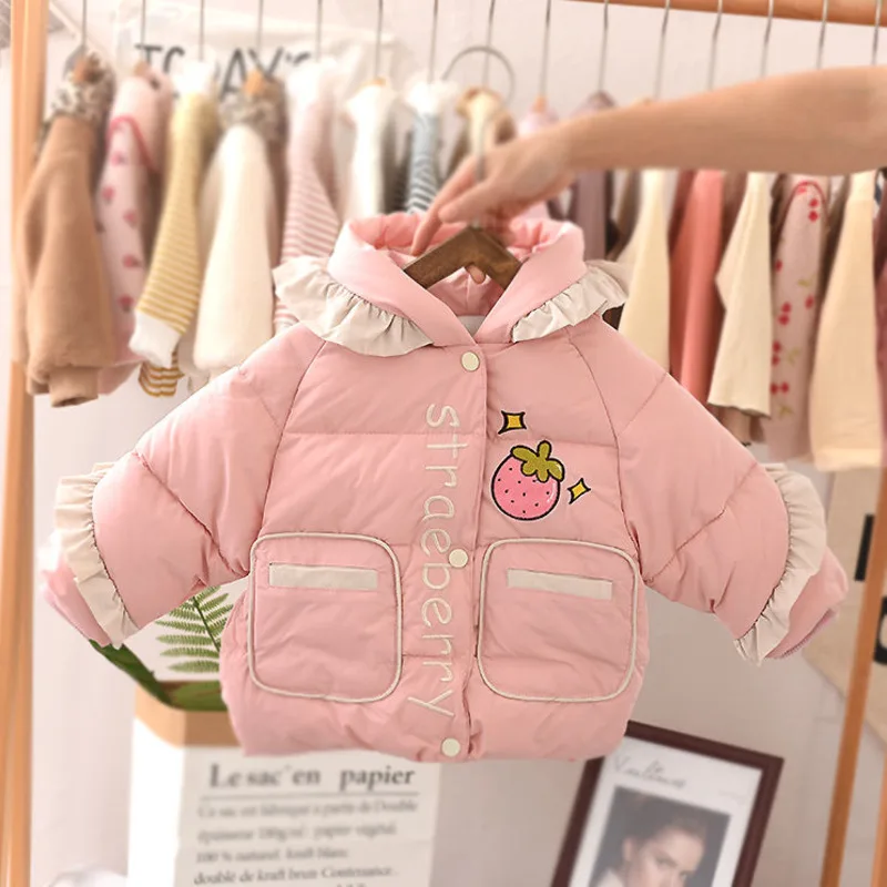 

Зимнее пальто для девочек, утепленная хлопковая куртка, новинка 2023, Корейская розовая Милая принцесса, милая детская одежда с капюшоном, теплая верхняя одежда