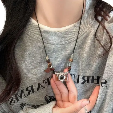 Uch porno video Keksa va yosh lezbiyen tasmali