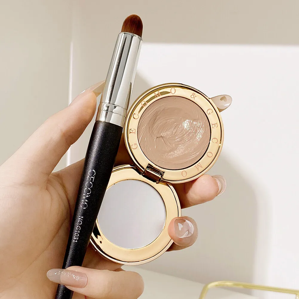 Кисть для консилера GECOMO Классическая угловая круглая без следов нанесения