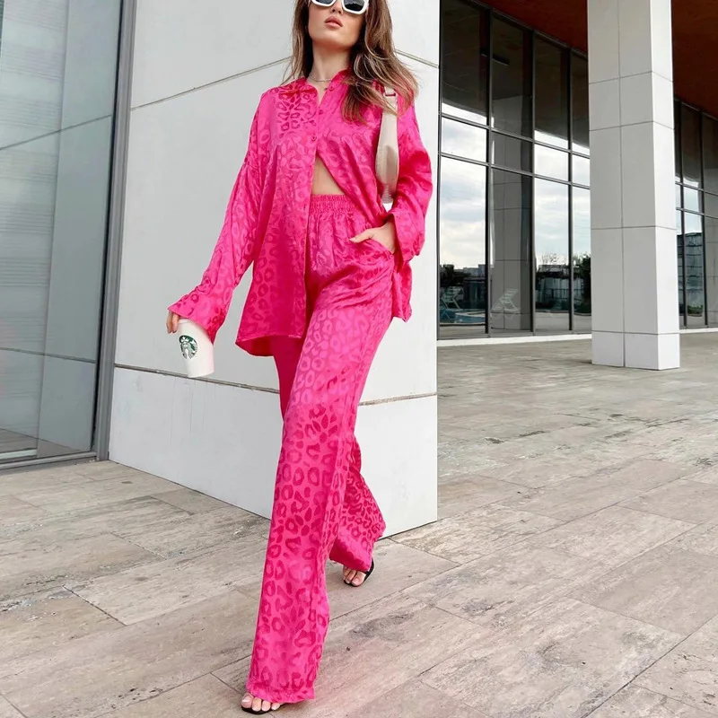 

Set of two-piece leopard patterned jacquard spring/summer long sleeved shirt with elastic waist and loose pants for women
