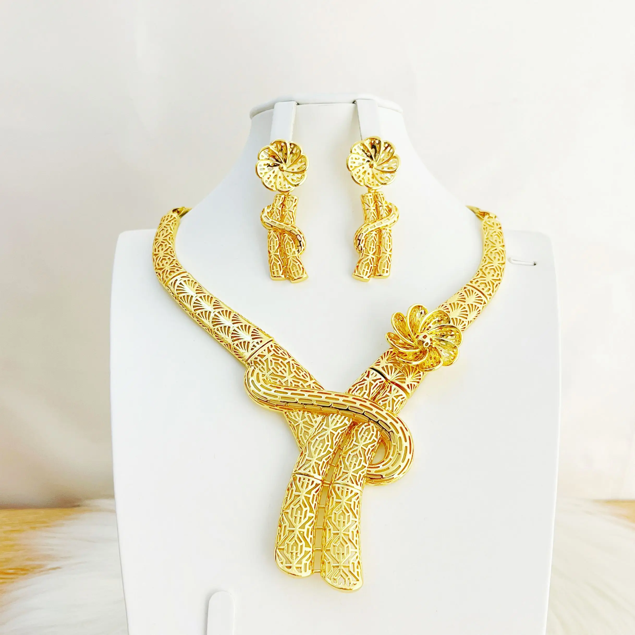 

Necklace Earrings Set of Gold Color Fashion Jewelry Ladies Wear Party Wedding Anniversary
