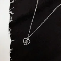 Ожерелье с маленьким черным сердцем