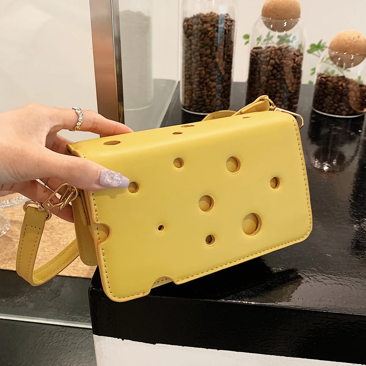 

Желтая Женская сумка Cheese, Новинка лета 2022, модная текстурная нишевая сумка-мессенджер на одно плечо, индивидуальная маленькая квадратная су...