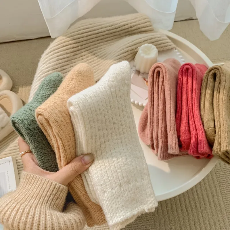 Fashion High Quality Wool Socks for Women Simple Solid Color Thick Warm Winter Socks Ins Black White Thermal Socks Set 5 Pairs