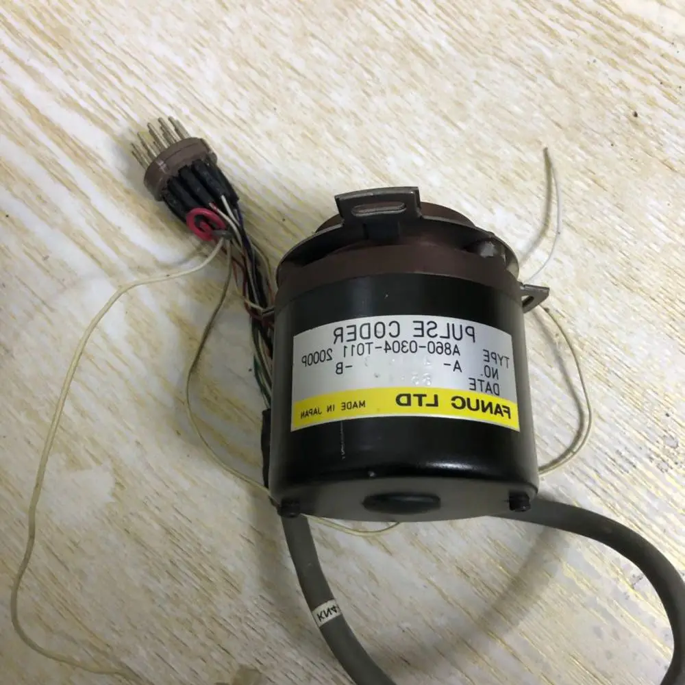 

Фонарь, состояние б/у 85% новое, хорошо работает с 3-месячной гарантией