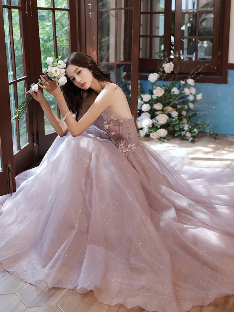 Платье вечернее без бретелек с аппликацией