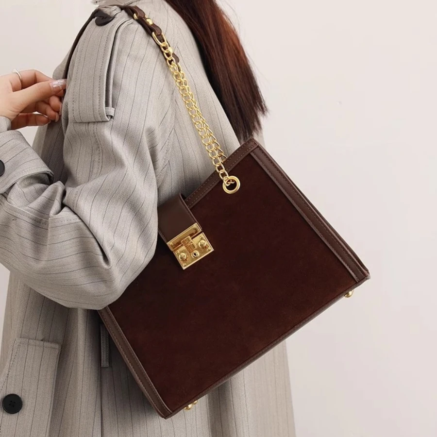 Зимняя матовая кожаная женская сумка модная на плечо с цепочкой повседневная