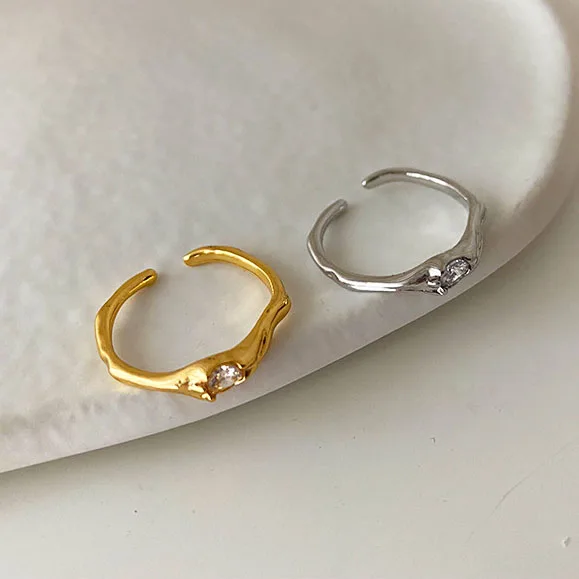 

New Trendy Elegant One Piece Crystal Inlaid Small Round Gold Rings For Women Couple Fashion Charms Wedding Jewelry 2022