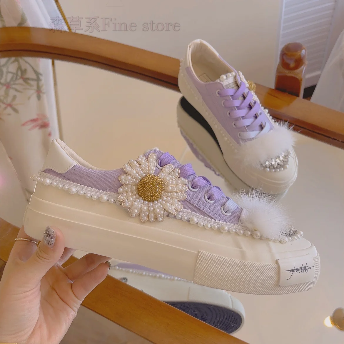 

2022 New girls low top flat canvas shoes versatile niche design rhinestone thick platform casual shoes