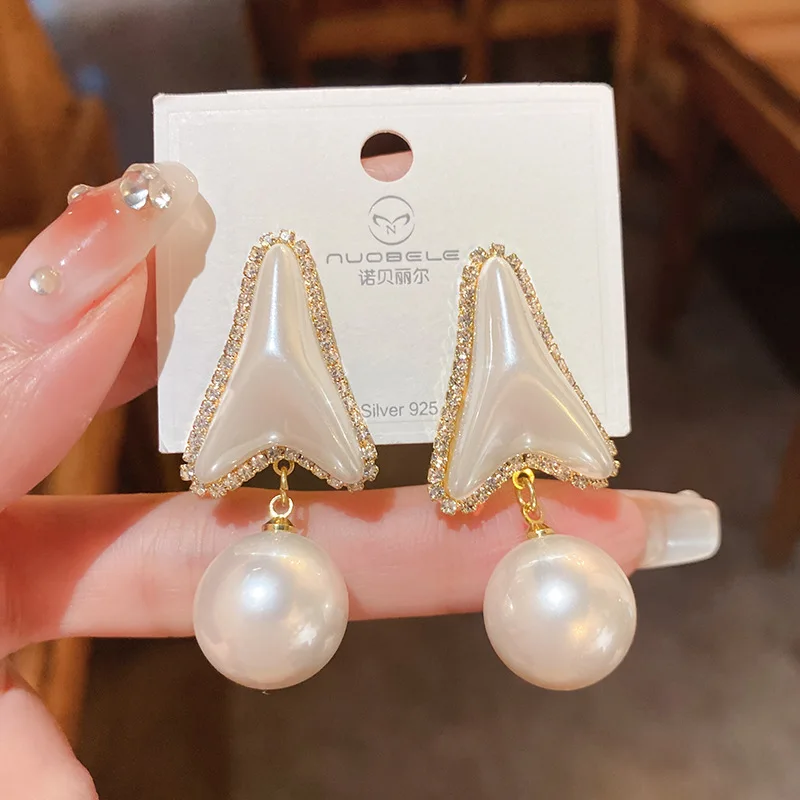 

Real Gold Plated Silver Needle Set Diamond Pearl Earrings Baroque Retro Personality Niche Design
