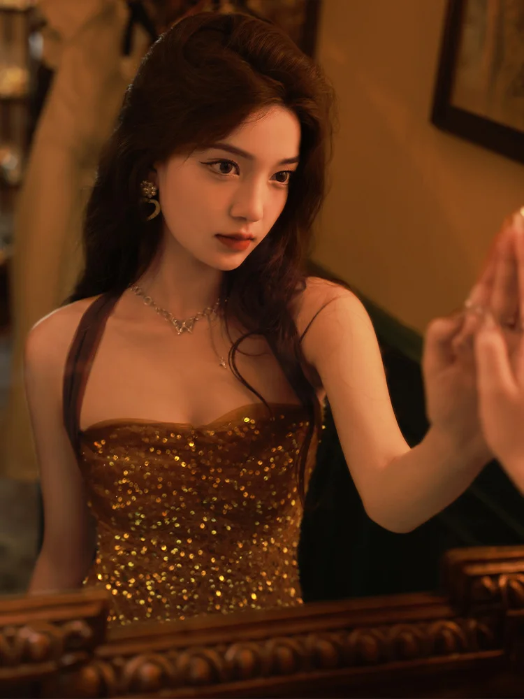 

Маленькое вечернее платье с подвесным воротником для женщин с чувством темперамента, платье знаменитости, стиль роскоши, нишевое высококла...