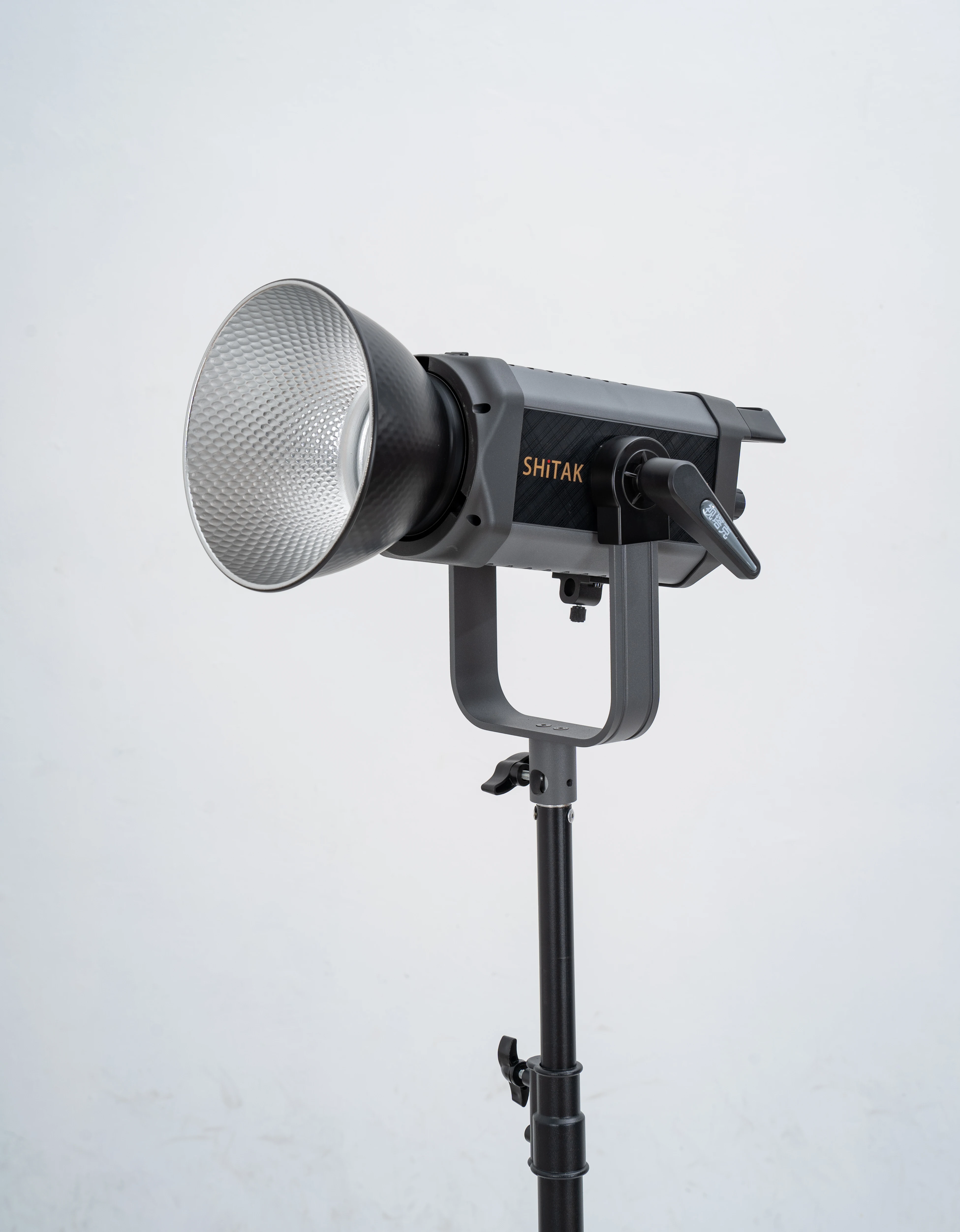 Фото Отличное оборудование для прямых трансляций Good FC-300BI 300W: универсальная система для фото- и видеосъемки, игр и онлайн-трансляций. №5