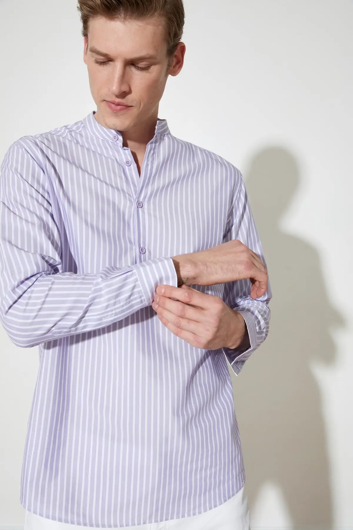 

Trendyol Male Regular Fit Crew Neck Half Placket Shirt TMNSS21GO0198