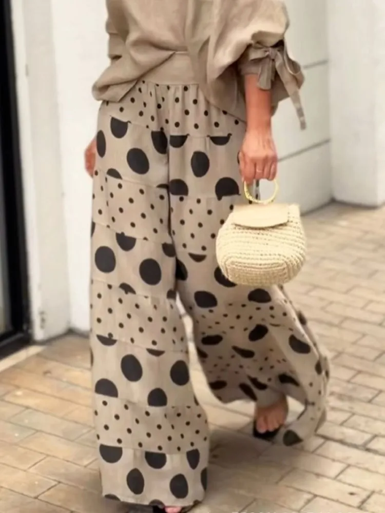 Женский костюм с косым воротником блузка открытыми плечами и брюки широкими