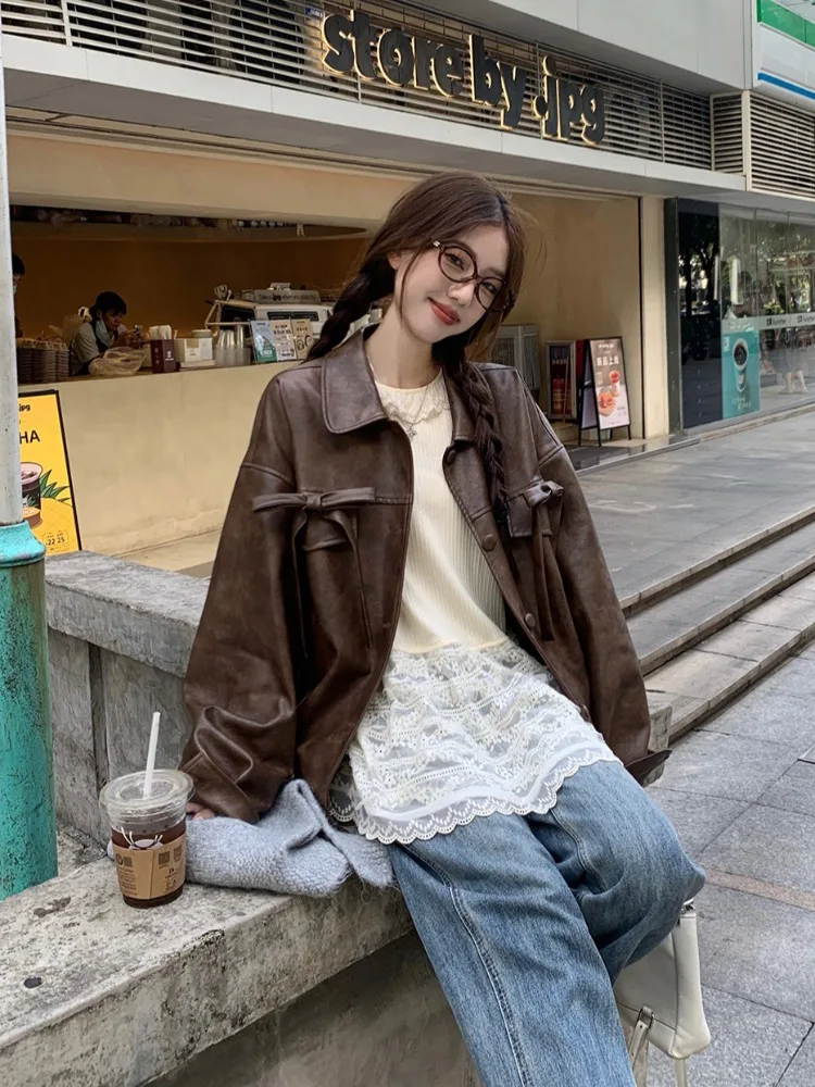 Куртка женская кожаная с бантом на осень и зиму