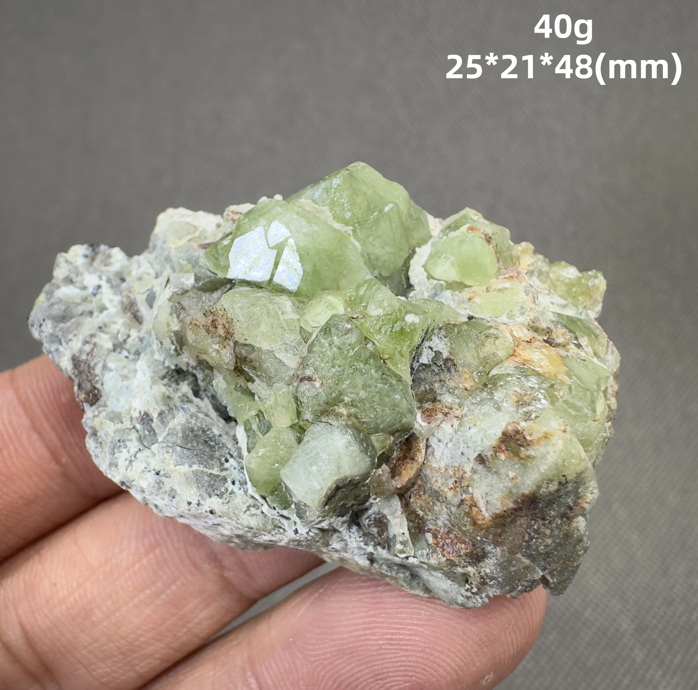 

Кристаллы перидота, кварца и камня от QIANCHUAN