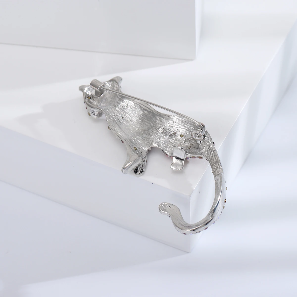 Ретро брошь леопардовый дизайн