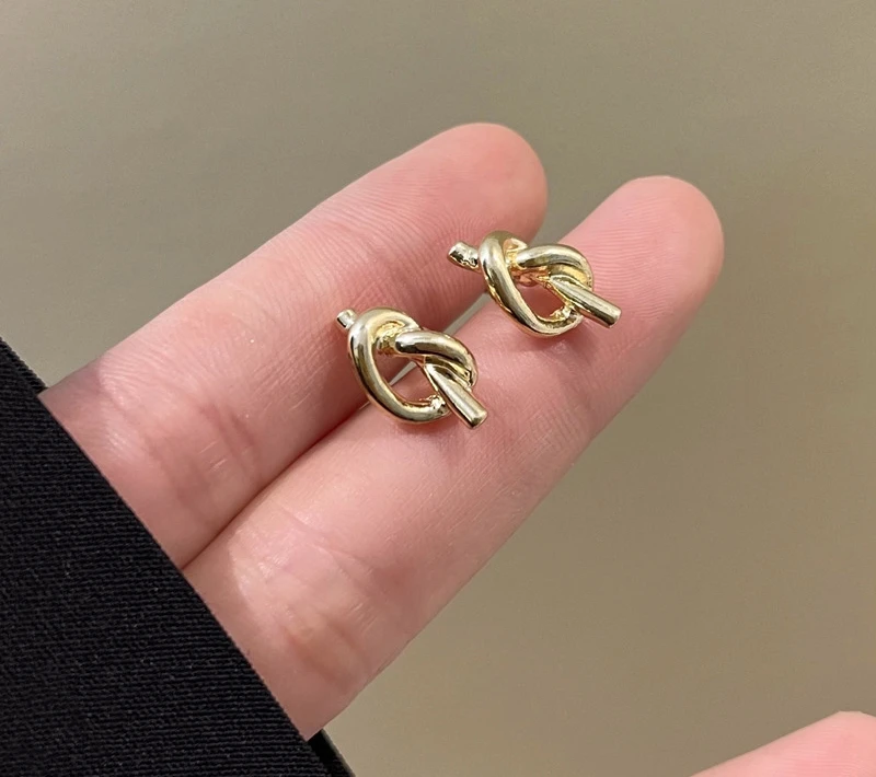 

Mihan Fashion Jewelry 925 Silver Needle Gold Color Knot Earrings Simply Delicate Design Hot Sale Metal Stud Earrings For Girl