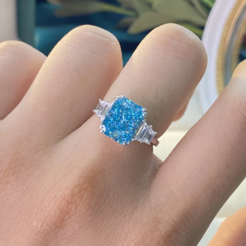 

Fashionable and simple Mozan diamond Topa sapphire ring generous ring woman