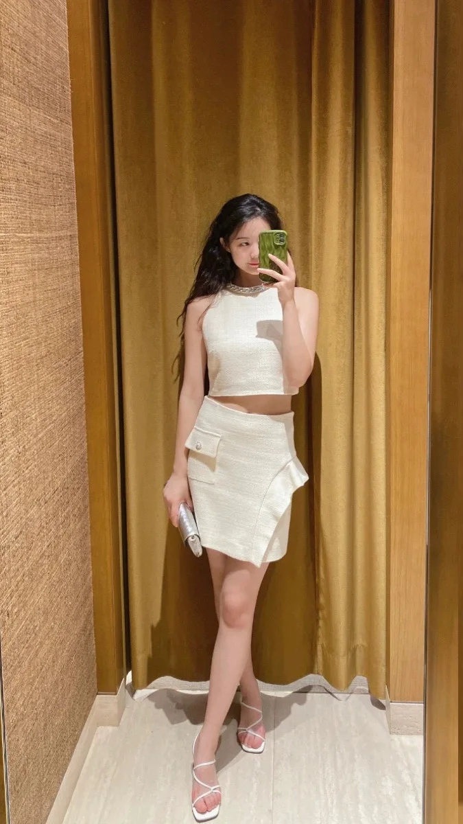 

Ladies Rhinestone Round Neck Sleeveless Top or Ruffle Design Pocket A-Line Mini Skirt Set Fashion New Women Tweed Elegant Suit