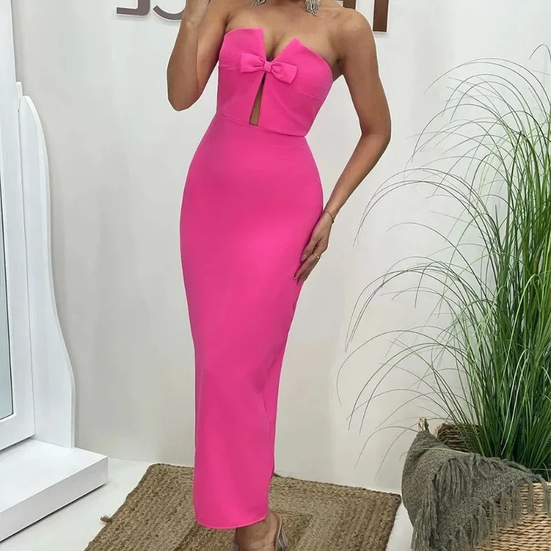 Женское длинное платье с открытыми плечами без рукавов открытой спиной