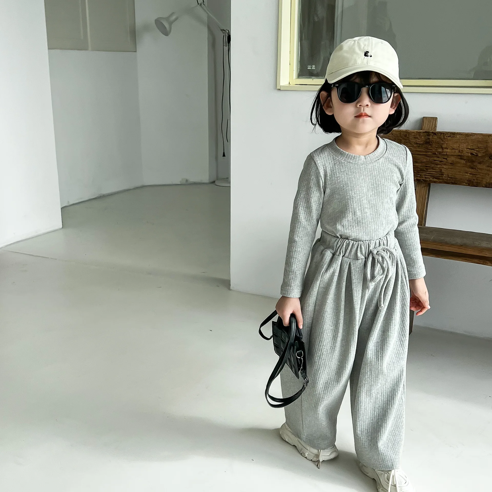 

Повседневная модная Ретро Одежда для девочек, вязаный весенний свитер, новый детский простой комплект в Корейском стиле, стильные брюки, 2023, два вязаных
