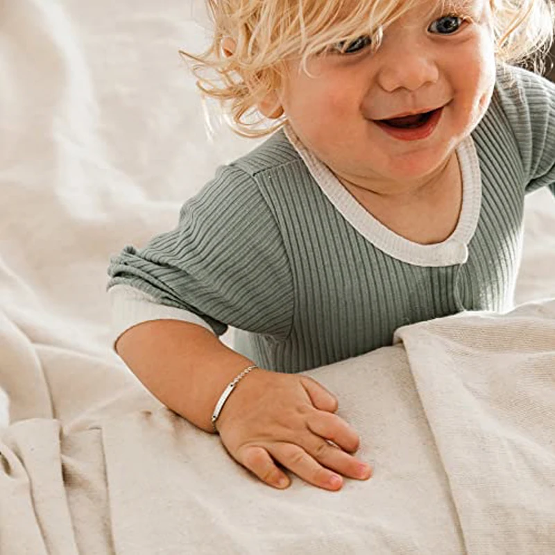 Exquisite Customizable Bracelet Name Stainless Steel Plated 18K Gold Charm Bracelet Best Student Graduation Gift