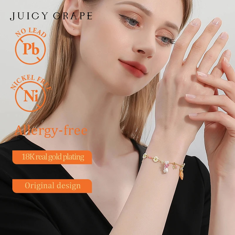 Браслет ручной работы с эмалью и подвеской в виде виноградного моркови кролика