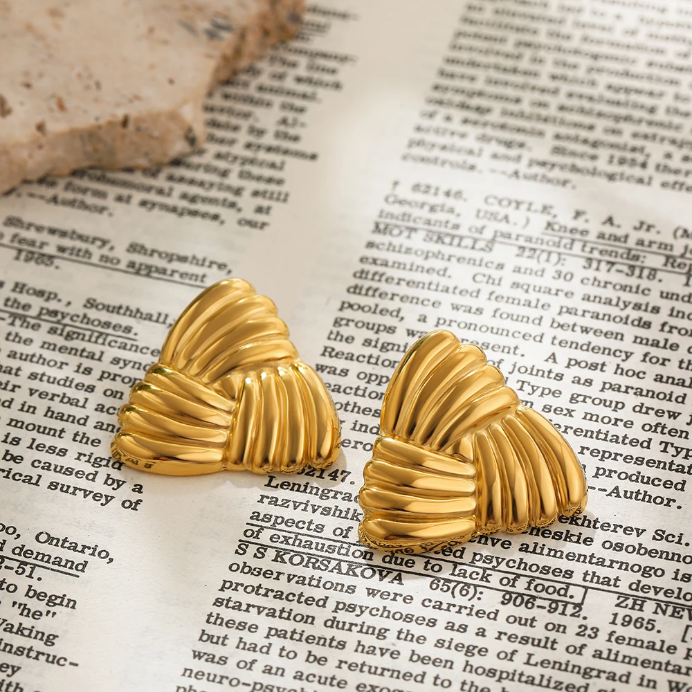 Серьги-гвоздики в стиле панк текстурированные полированные треугольные