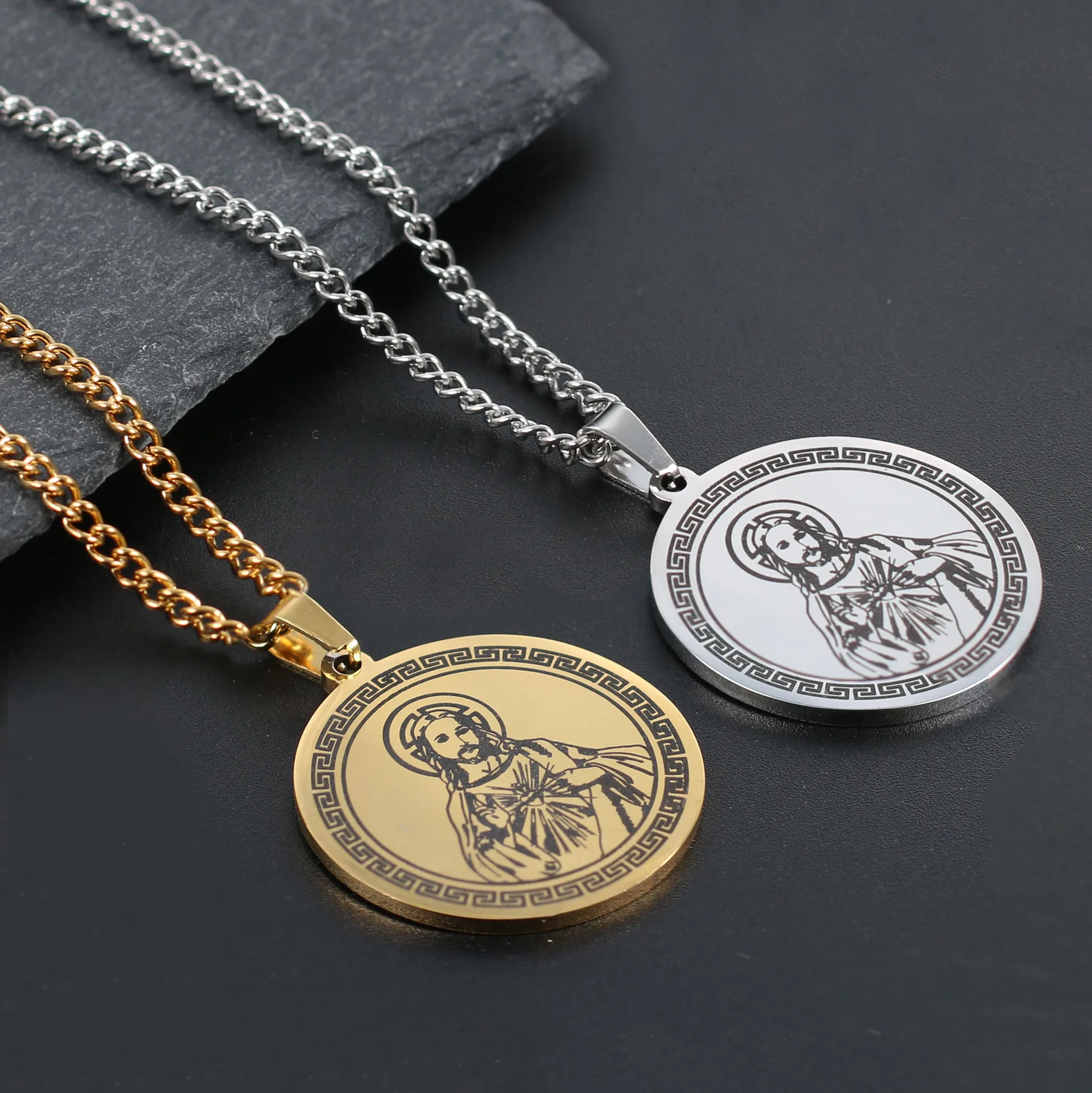 

New stainless steel European and American religious Christian Jesus head necklace Titanium steel men's jewelry sweater chain