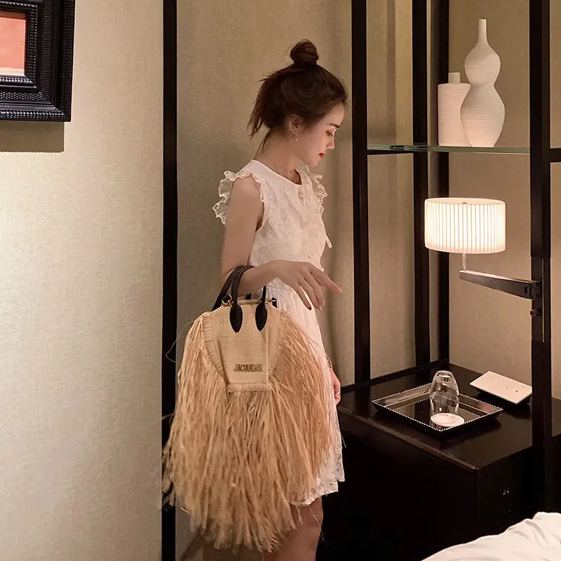 European And American Fashion Tassel Straw Bag 2023 New Summer Vacation Beach Bag With Raw Edge Lafite Handheld Woven Womens Bag