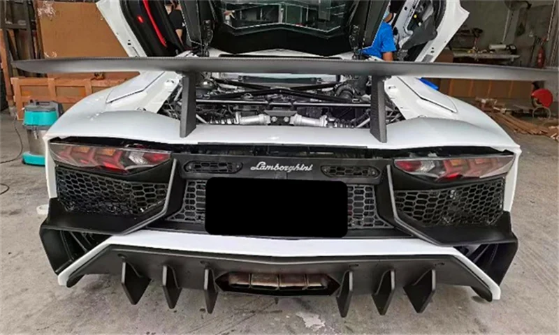 Фото Новый комплект заднего бампера из полукарбона для Aventador LP700 720 750, улучшенная модель SV, включает винты №3