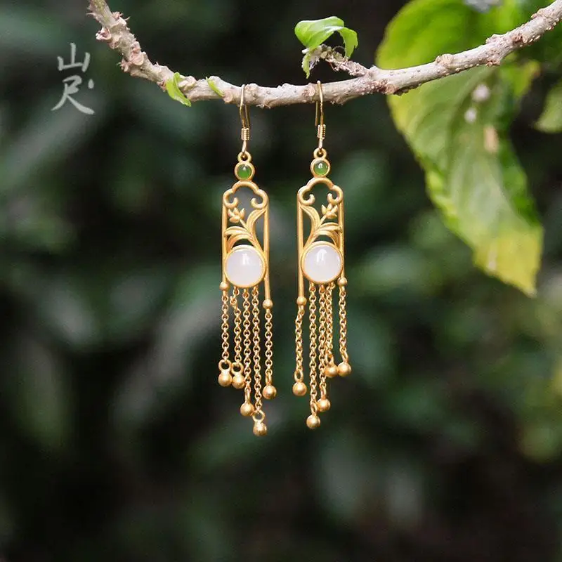 

Noble Palace Style Earrings with Gold Ear Hooks and Tian Bai Yulan Flower Long Tassel Earrings with Vintage Ear Accessories