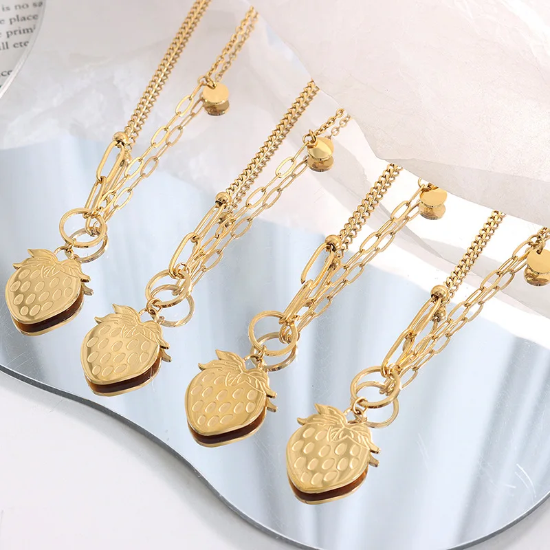 

Korean Strawberry Pendant Necklace Popular Design Versatile Necklace Splice Necklace Gift for Friends Lovely Jewelry Wholesale