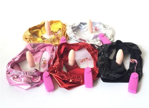 Анасы мен әпкесі інісін жұлқылап жатқанын ұстап алды, содан кейін оны сорды Елена Беркова жалаңаш суреттері