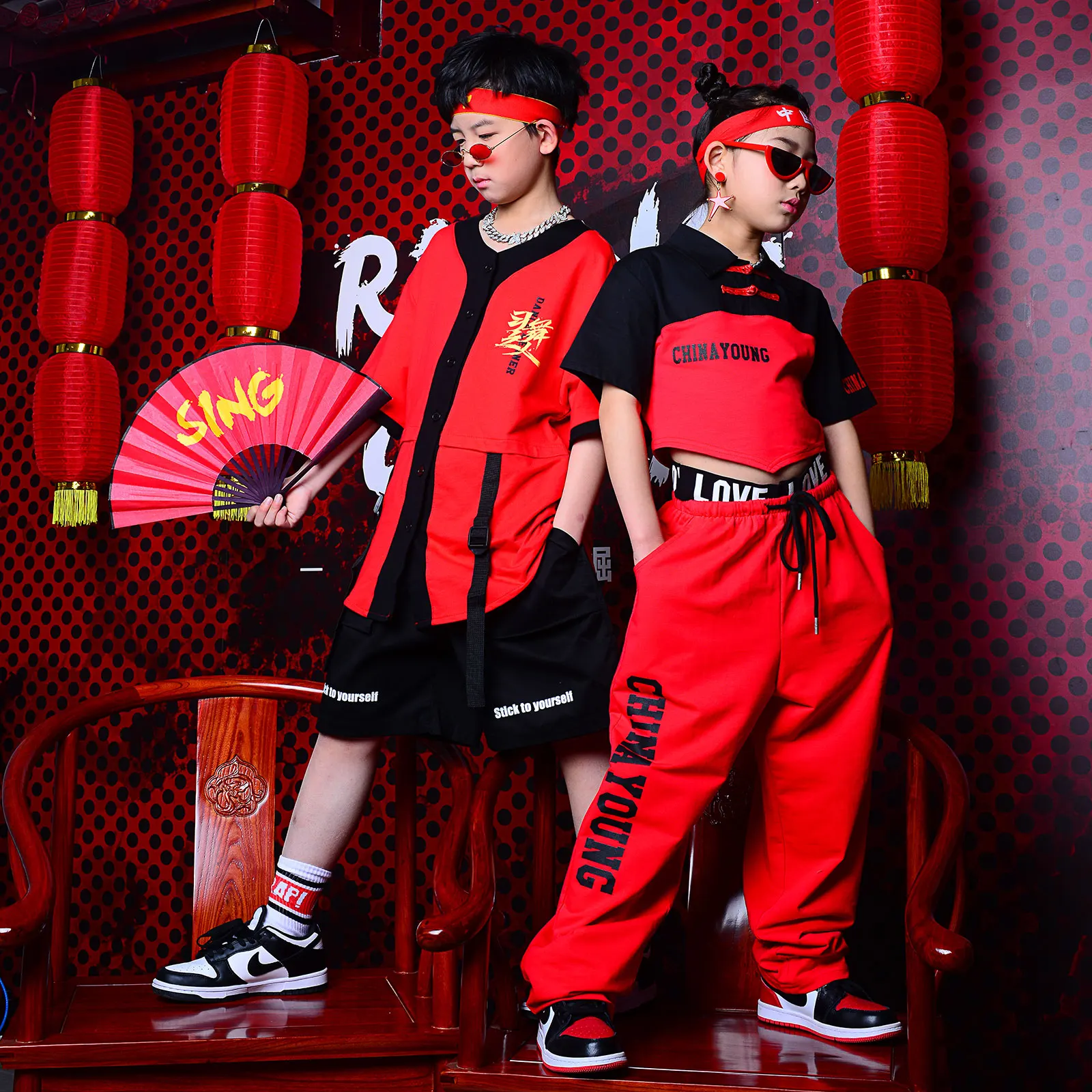 

Chinese Style Jazz Dance Costumes For Kids Red Crop Tops Loose Pants Streetwear Ballroom Hip Hop Dance Performance Wear DQS9251