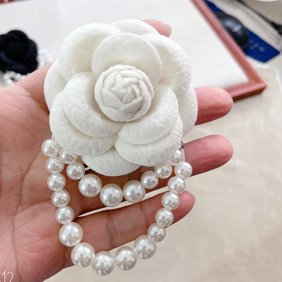 

Korean Fabric Camellia Flower Brooch Pins Pearl Tassel Corsage New Jewelry Brooches for Women Shirt Collar Accessories Gift