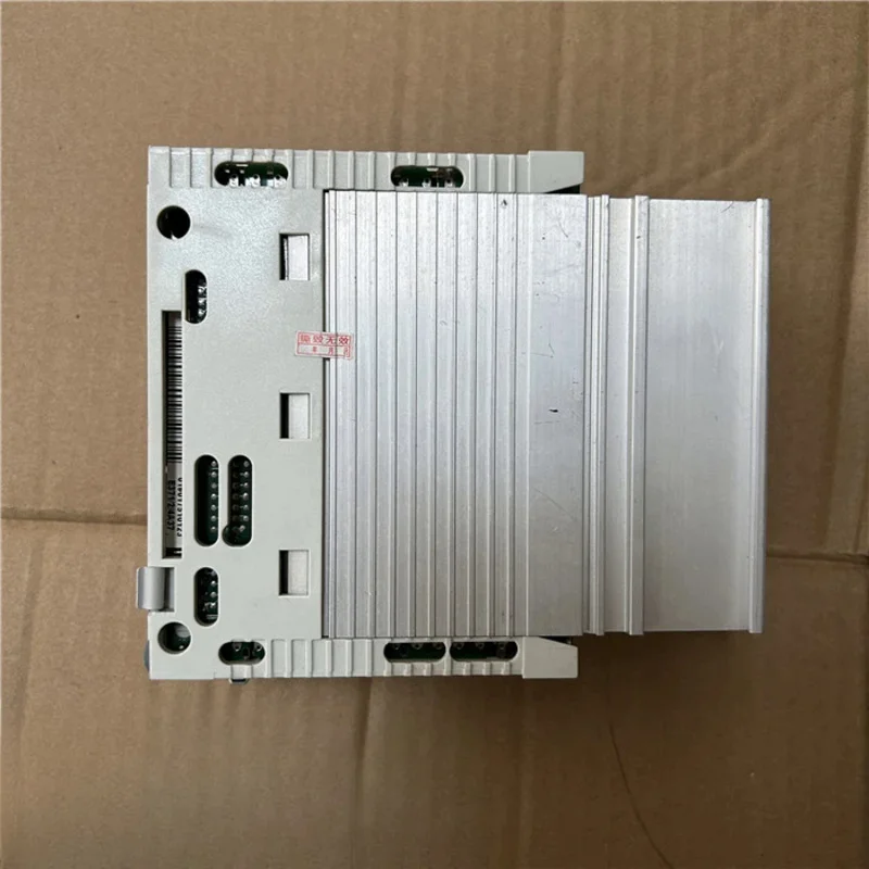 E82EV371-2C Преобразователь частоты Lenze 8200 0 37 кВт 220 В с разборкой платы ввода-вывода