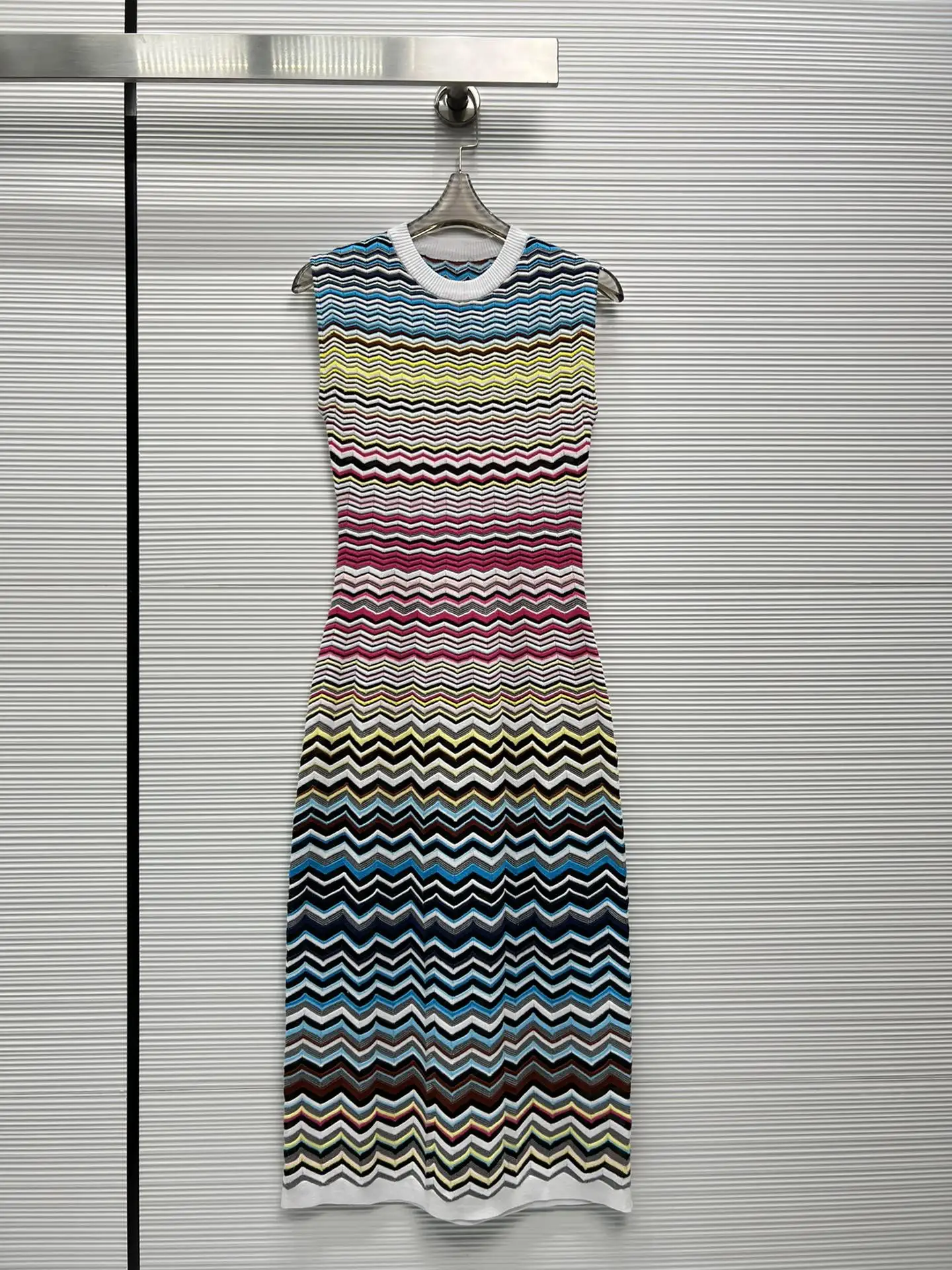 Hot sale 2023 summer women holiday mixed color wave rainbow stripes contrast color knitted dresses sleeveless sweater dress