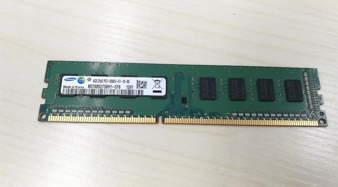

4GB 2RX8 PC3-8500U 1066 1067 Desktop memory M378B5273BH1-CF8