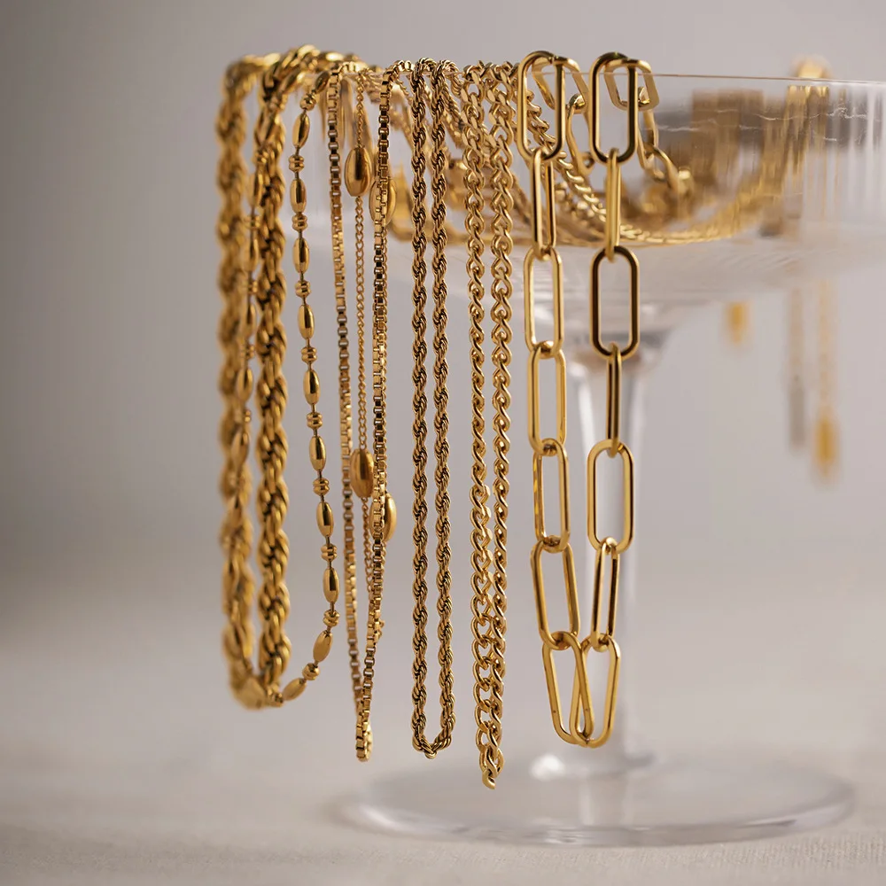 

European and American Ins Fashion Retro Simple Stylish High-Grade Gold-Plated Cold Multi-Layer Necklace Female Niche Clavicle