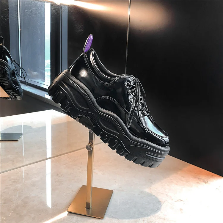 

Luxury brand genuine Autumn 2023 New cow thick soled sponge women's patent bright lace small leather shoes