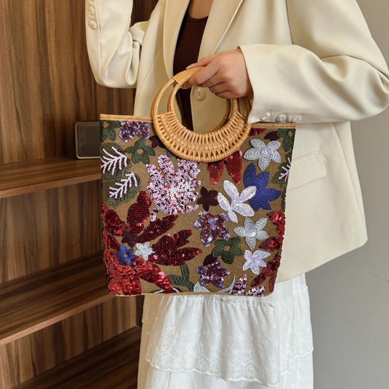 Женская большая сумка с бусинами и цветком круглая ручная плетеная