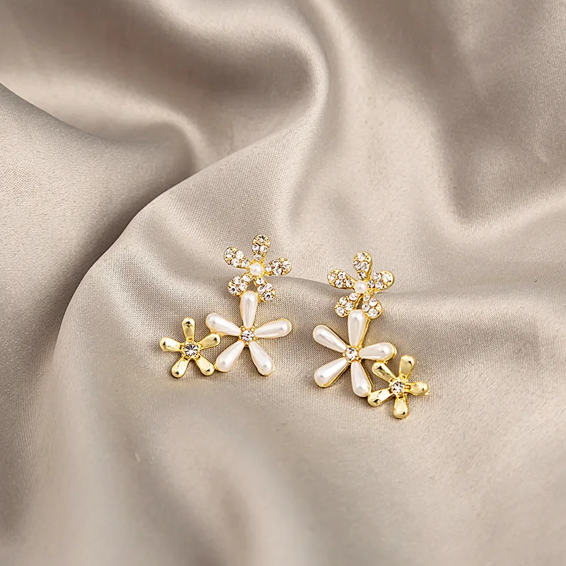 

Silver Needle New South Korea East Gate Stitching Flowers Tassel Earrings Small Fresh Lovely Sweet Fashion Stud Earrings