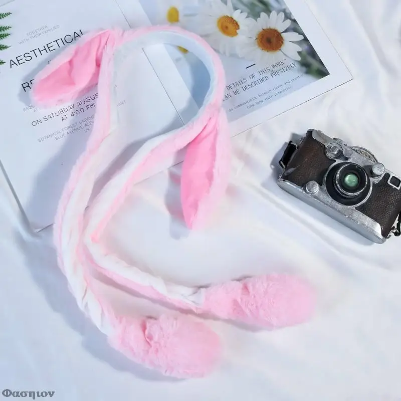 Плюшевая шапка с кроличьими ушками