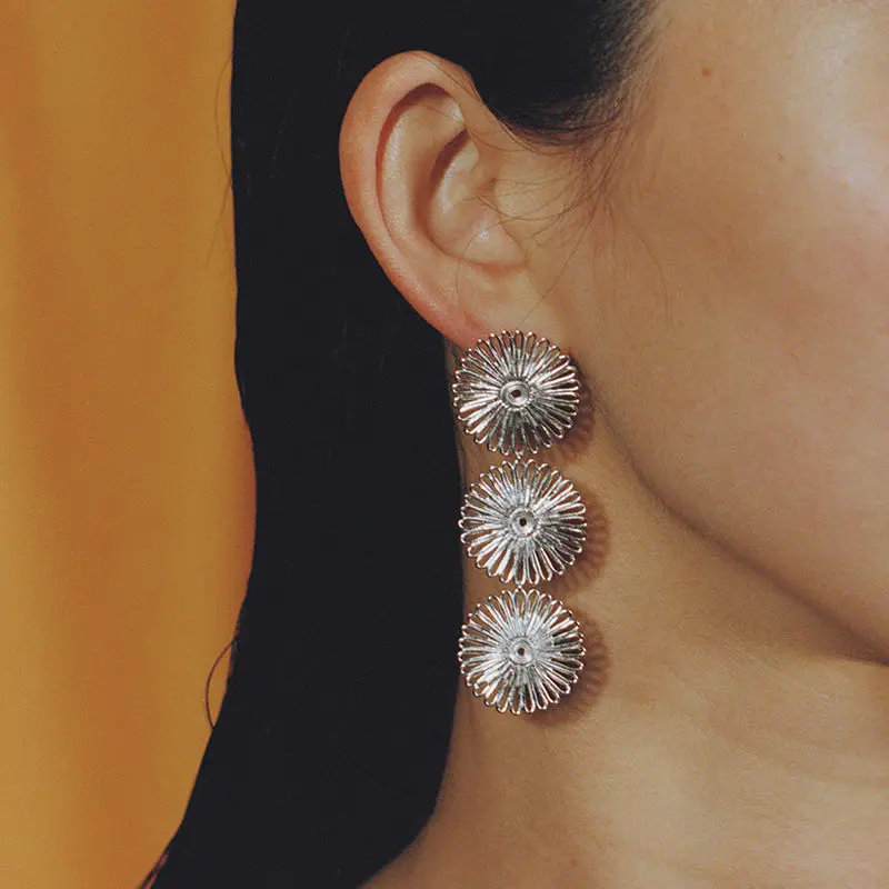 

Oumeifeng handmade hollow original design retro earrings
