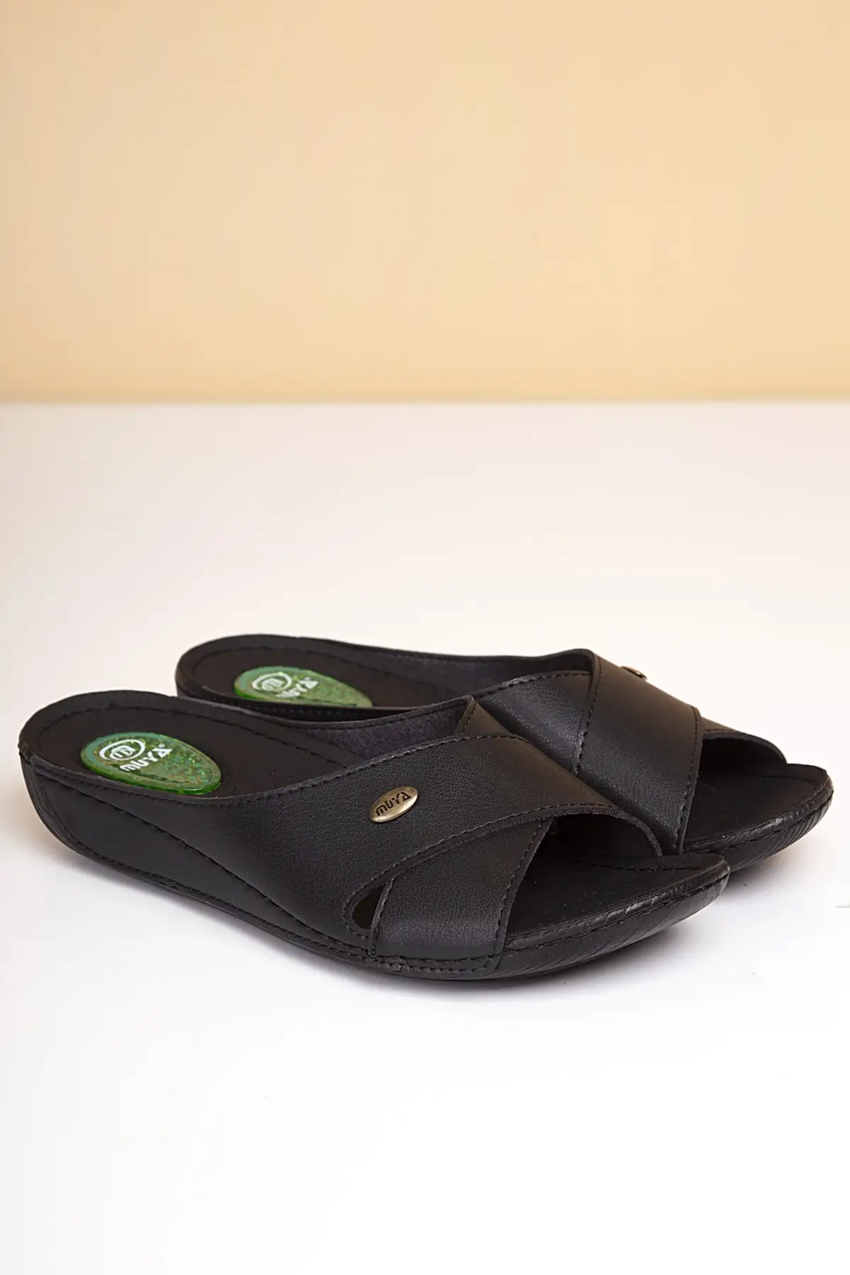 

Women Sandals Black female Fashion Summer Slipper Indoor Outdoor Flip Flops Beach Shoes Female Slippers Platform Casual